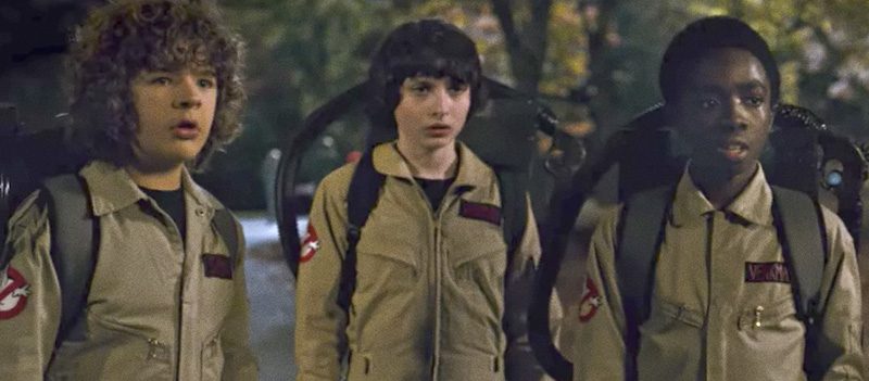 Crianças de Stranger Things vestidas de Ghostbusters